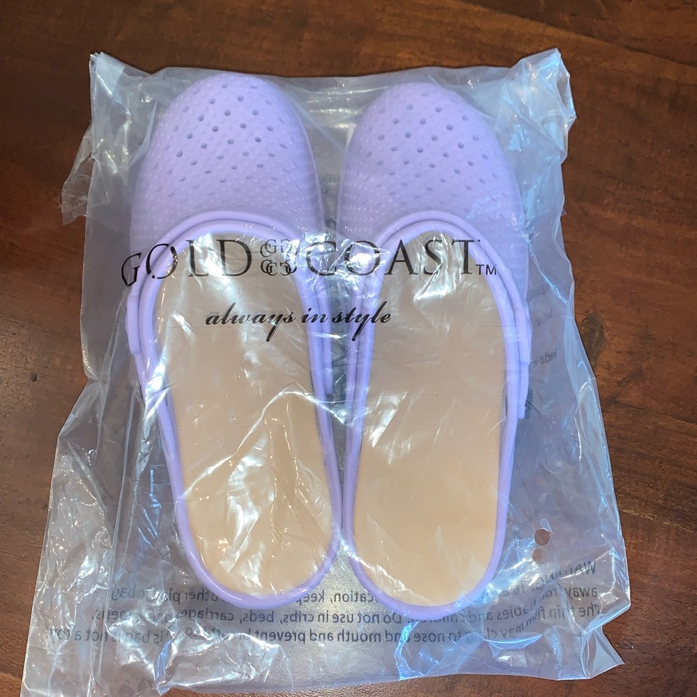 Womens NWT Gold Coast Memory Foam Wedge Clogs- size 9